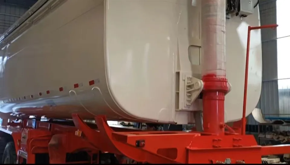 Tankin takakippi puoliperävaunu